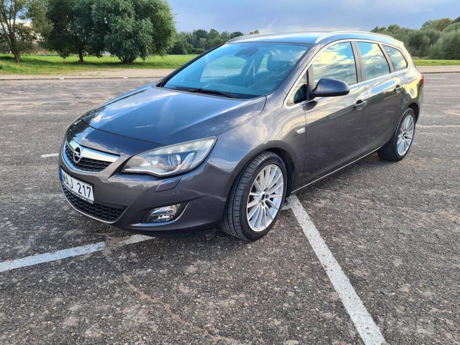 Opel Astra J Sports Tourer wagon