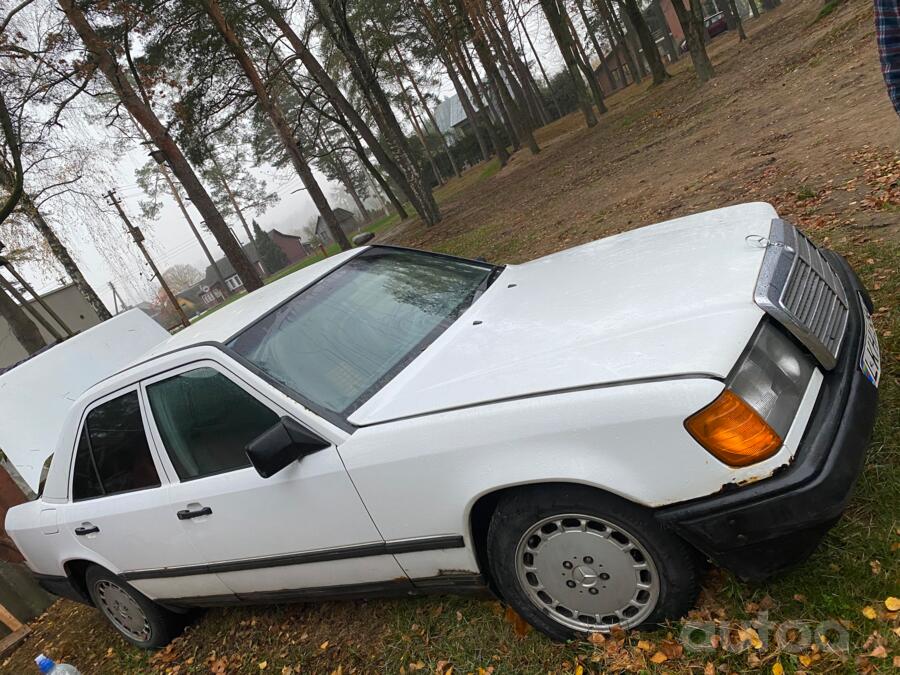 Mercedes-Benz E-Class W124 Sedan
