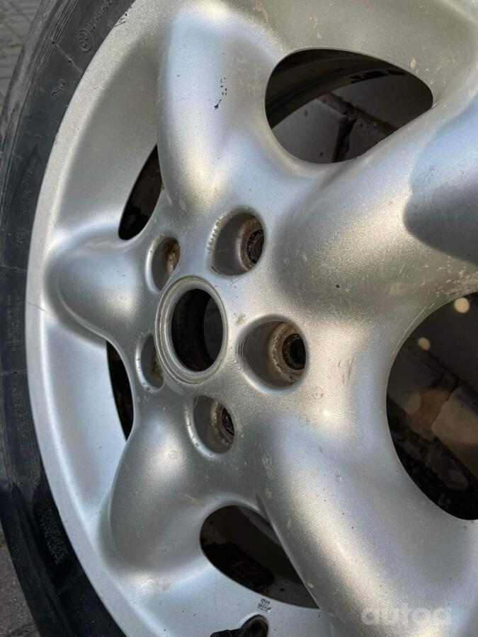 Land rover, valuveljed