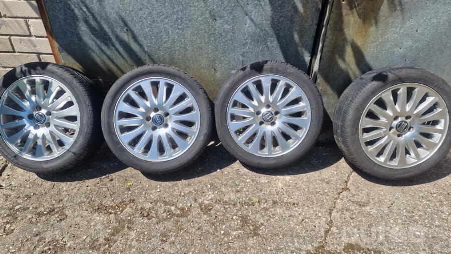 VOLVO, valuveljed