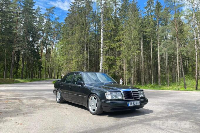 Mercedes-Benz W124 1 generation