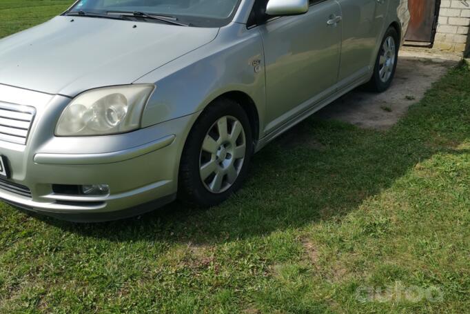 Toyota Avensis 2 generation Liftback