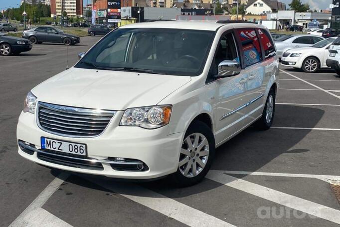 Chrysler Town & Country 5 generation [restyling]