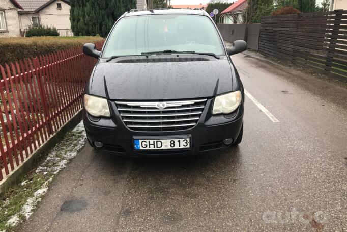 Chrysler Voyager 4 generation Grand minivan 5-doors