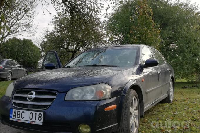 Nissan Maxima A33 Sedan