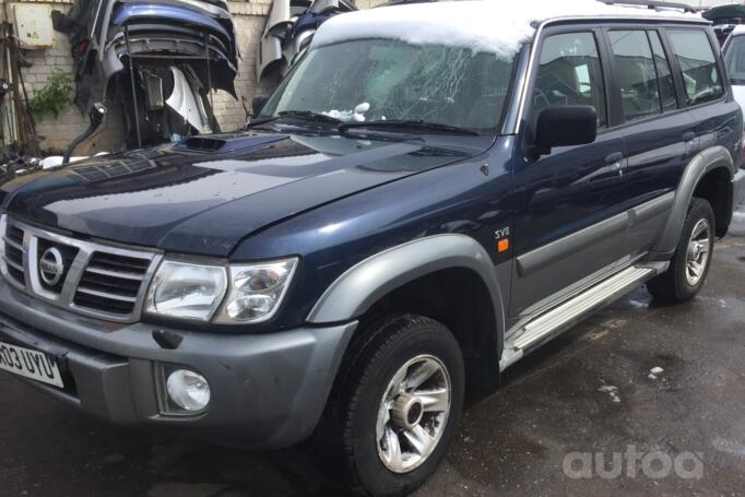 Nissan Patrol Y61 SUV 5-doors