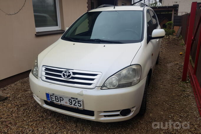 Toyota Avensis Verso 1 generation Minivan