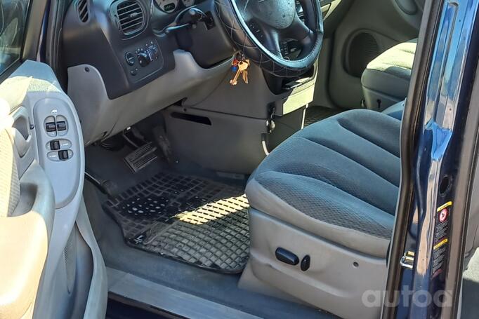 Chrysler Voyager 4 generation [restyling] Minivan