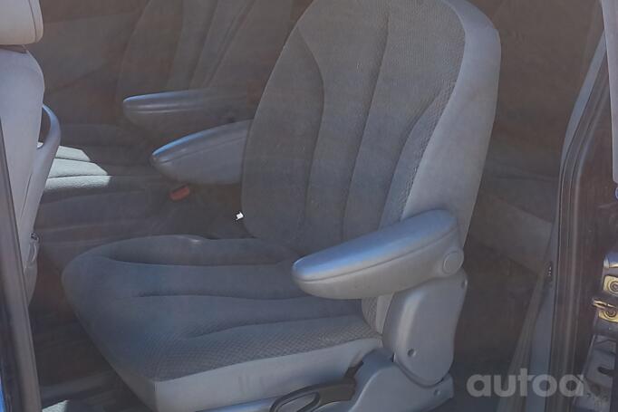 Chrysler Voyager 4 generation [restyling] Minivan