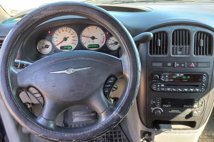 Chrysler Voyager 4 generation [restyling] Minivan