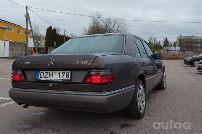 Mercedes-Benz W124 1 generation