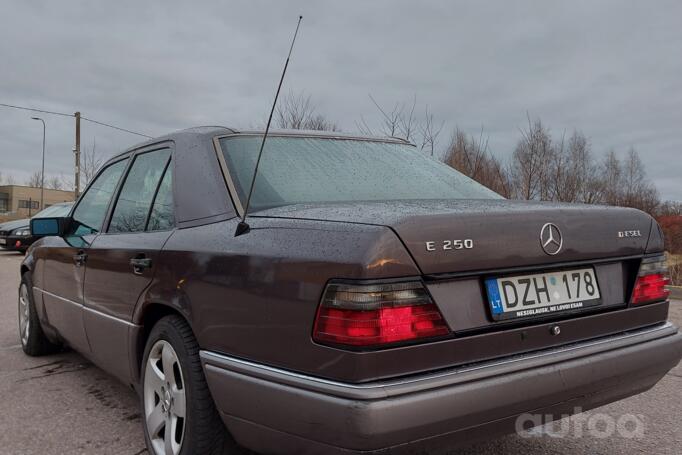 Mercedes-Benz W124 1 generation