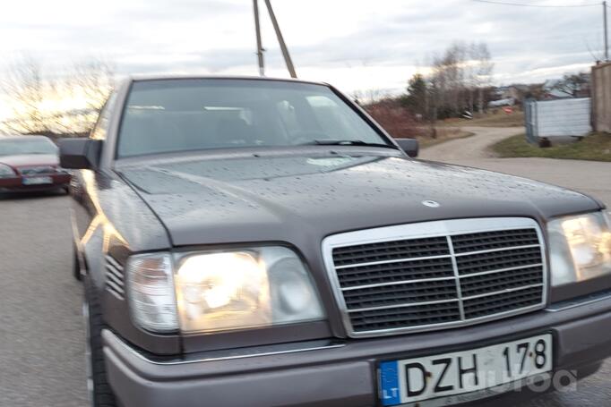 Mercedes-Benz W124 1 generation