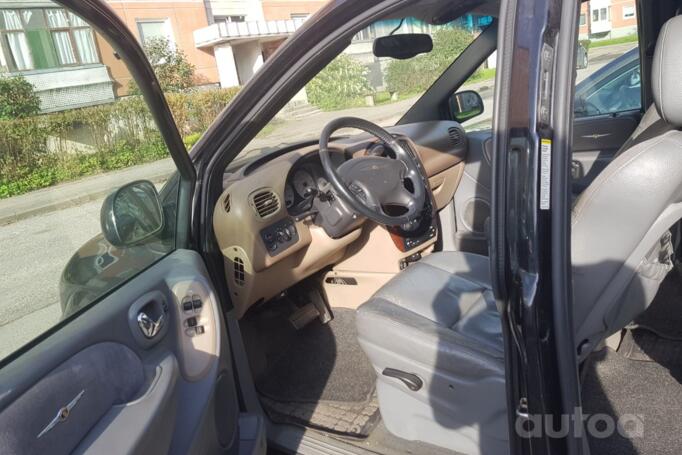 Chrysler Voyager 4 generation [restyling] Minivan Grand
