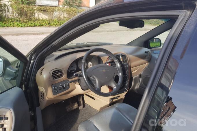 Chrysler Voyager 4 generation [restyling] Minivan Grand