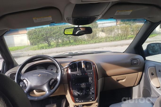 Chrysler Voyager 4 generation [restyling] Minivan Grand