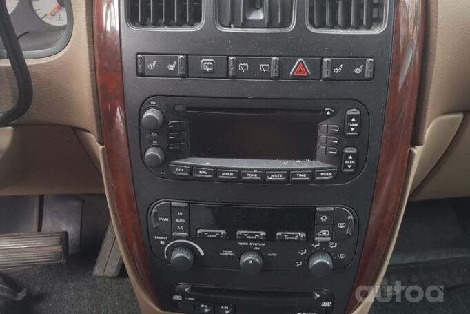 Chrysler Voyager 4 generation [restyling] Minivan Grand