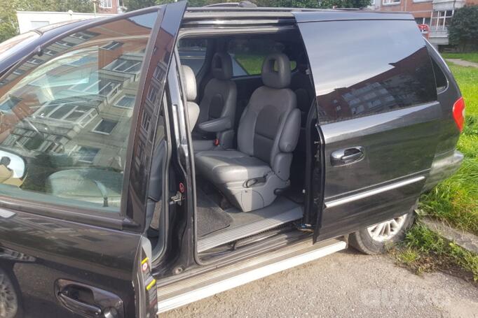 Chrysler Voyager 4 generation [restyling] Minivan Grand