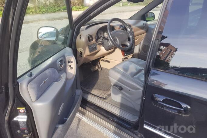 Chrysler Voyager 4 generation [restyling] Minivan Grand