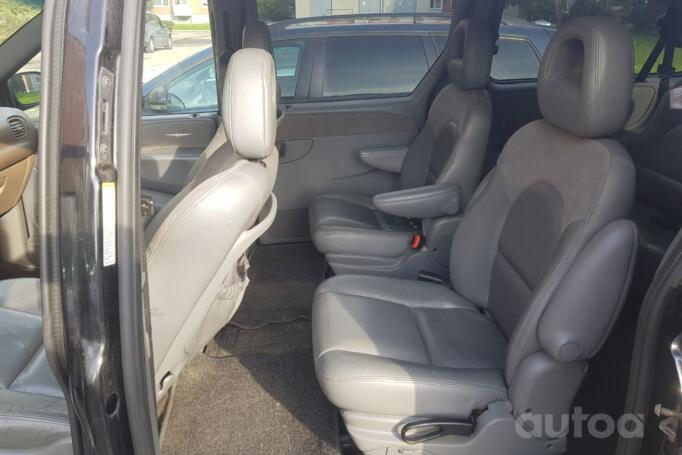 Chrysler Voyager 4 generation [restyling] Minivan Grand