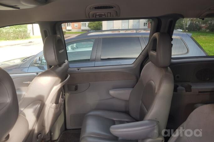 Chrysler Voyager 4 generation [restyling] Minivan Grand