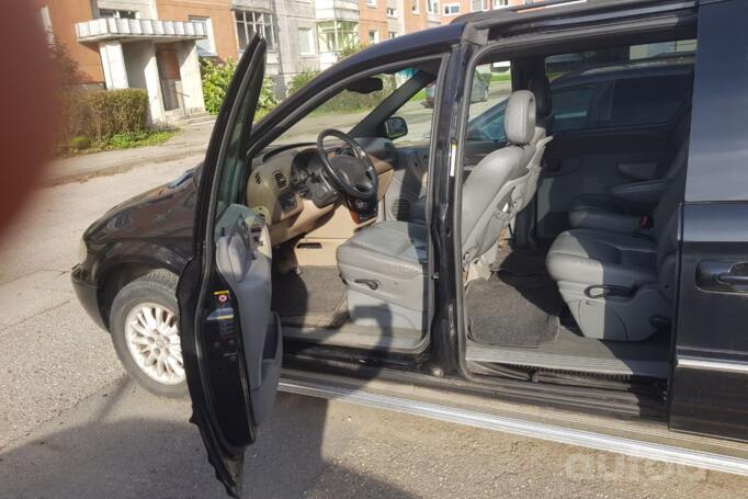 Chrysler Voyager 4 generation [restyling] Minivan Grand