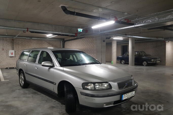 Volvo V70 2 generation wagon