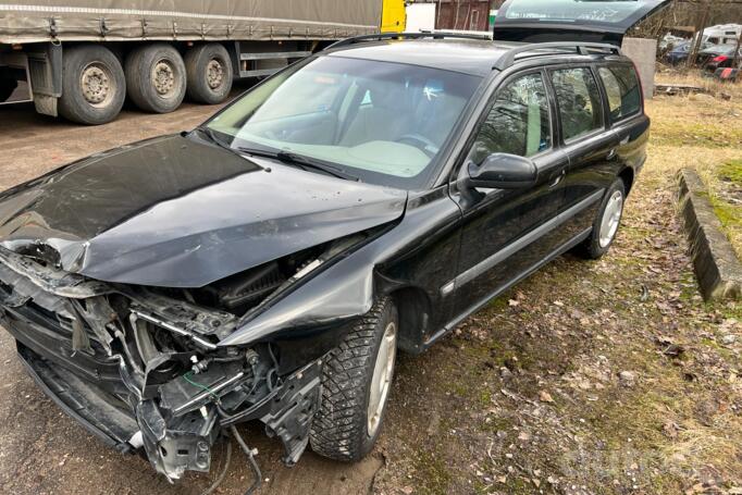 Volvo V70 2 generation wagon