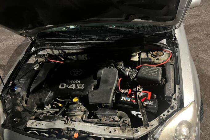 Toyota Avensis 2 generation Sedan