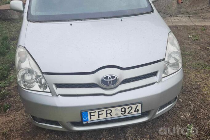 Toyota Corolla Verso 1 generation Minivan