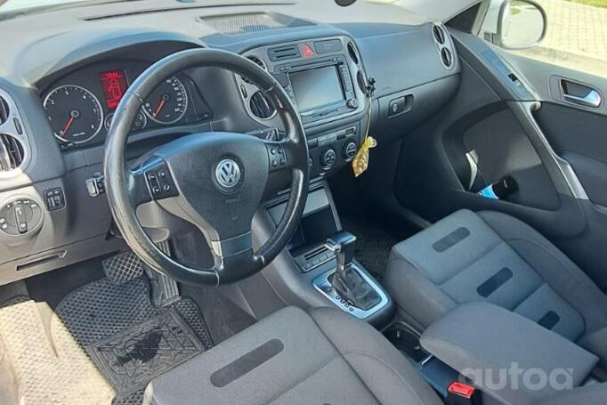 Volkswagen Tiguan 1 generation Crossover