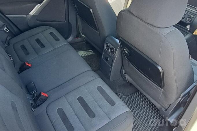 Volkswagen Tiguan 1 generation Crossover