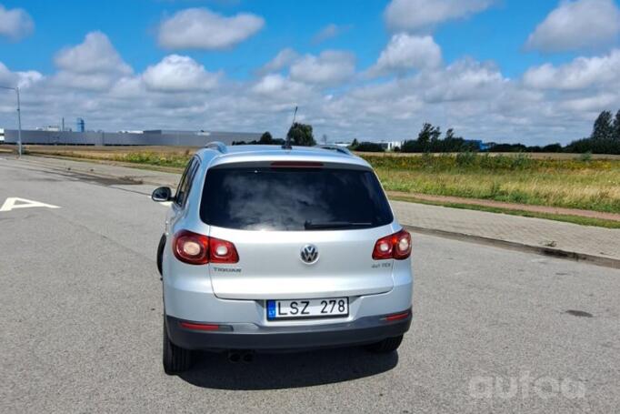 Volkswagen Tiguan 1 generation Crossover