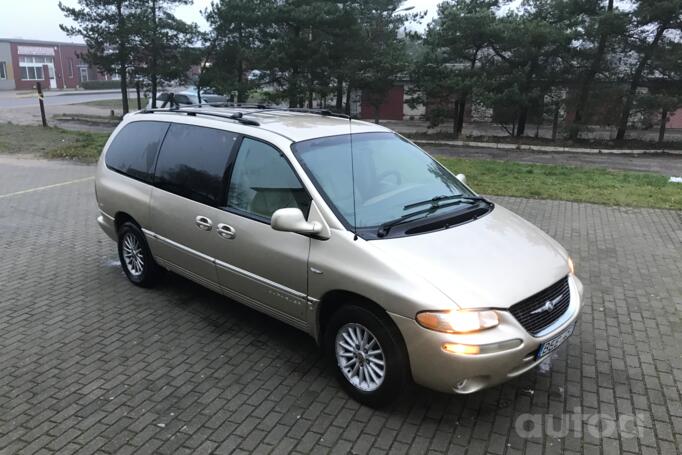 Chrysler Town & Country 3 generation