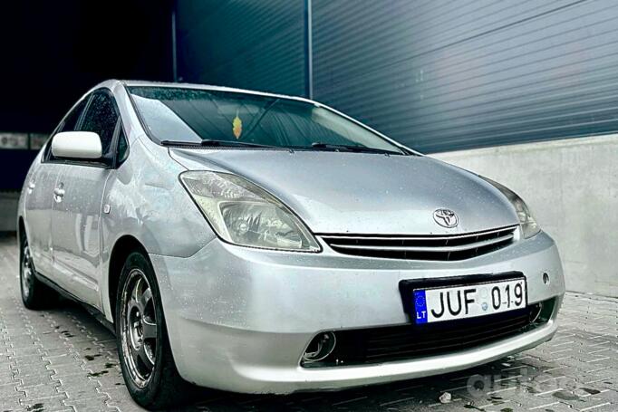 Toyota Prius XW20 [restyling]
