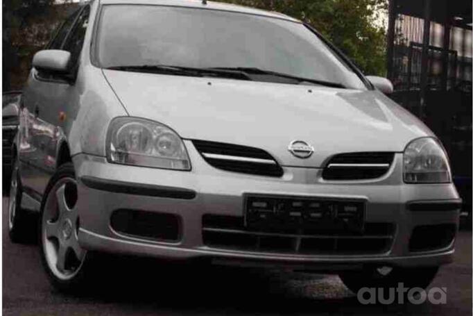 Nissan Almera Tino V10 Minivan