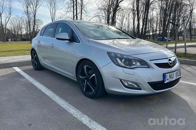 Opel Astra J Hatchback 5-doors