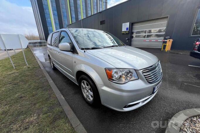 Chrysler Town & Country 5 generation [restyling]