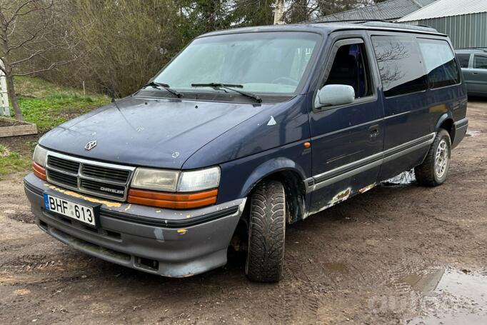 Chrysler Voyager 2 generation Minivan