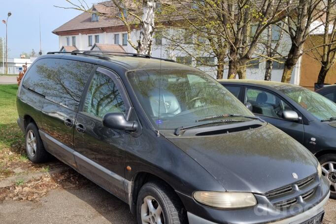 Chrysler Voyager 3 generation Grand minivan 5-doors