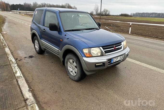 Mitsubishi Pajero 3 generation SUV 3-doors