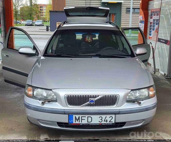 Volvo V70 2 generation wagon