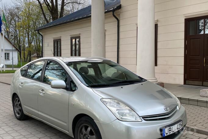 Toyota Prius 2 generation Hatchback