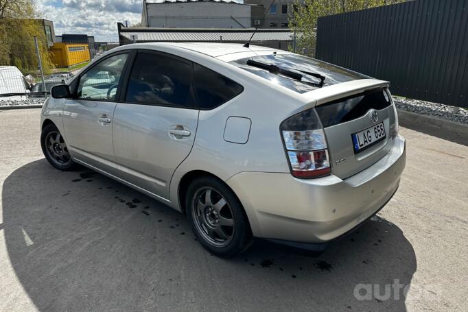 Toyota Prius 2 generation Hatchback