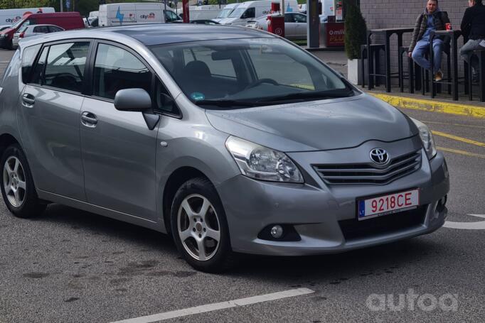 Toyota Verso 1 generation Minivan