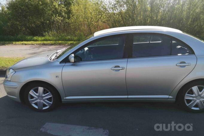 Toyota Avensis 2 generation Sedan