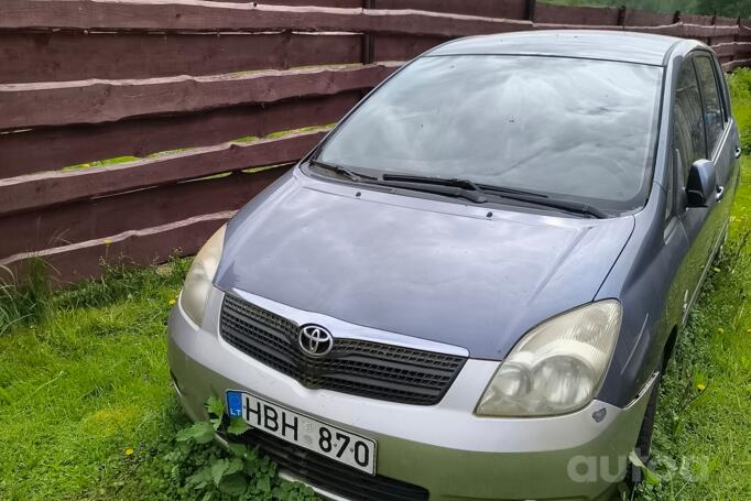 Toyota Corolla Verso 1 generation Minivan