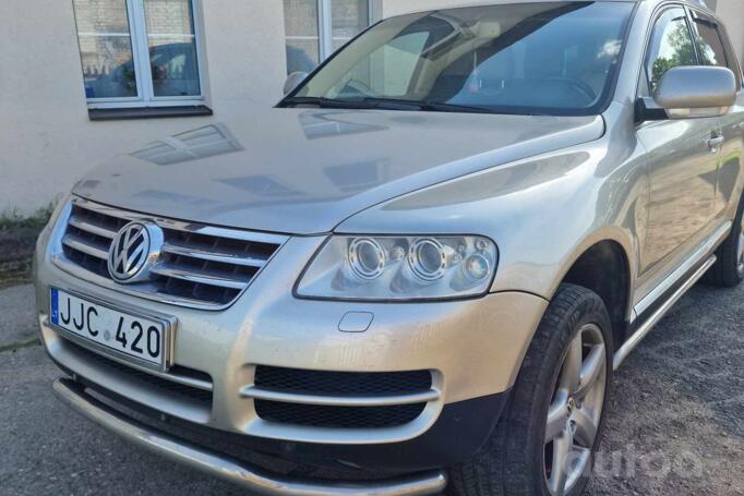 Volkswagen Touareg 1 generation Crossover