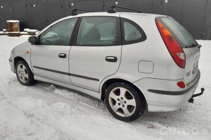 Nissan Almera Tino V10 Minivan