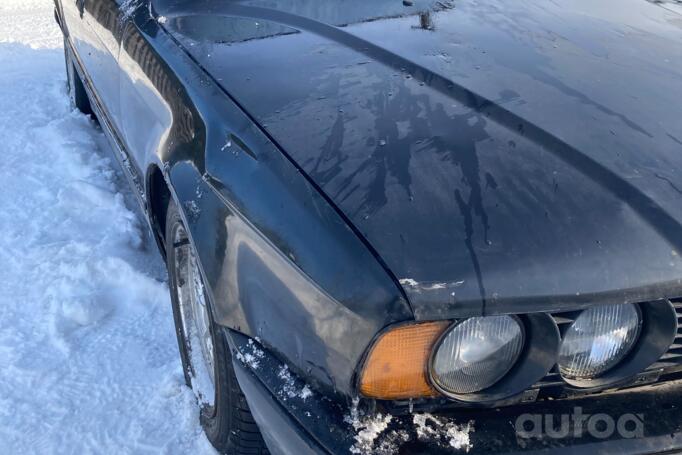 BMW 5 Series E34 Sedan